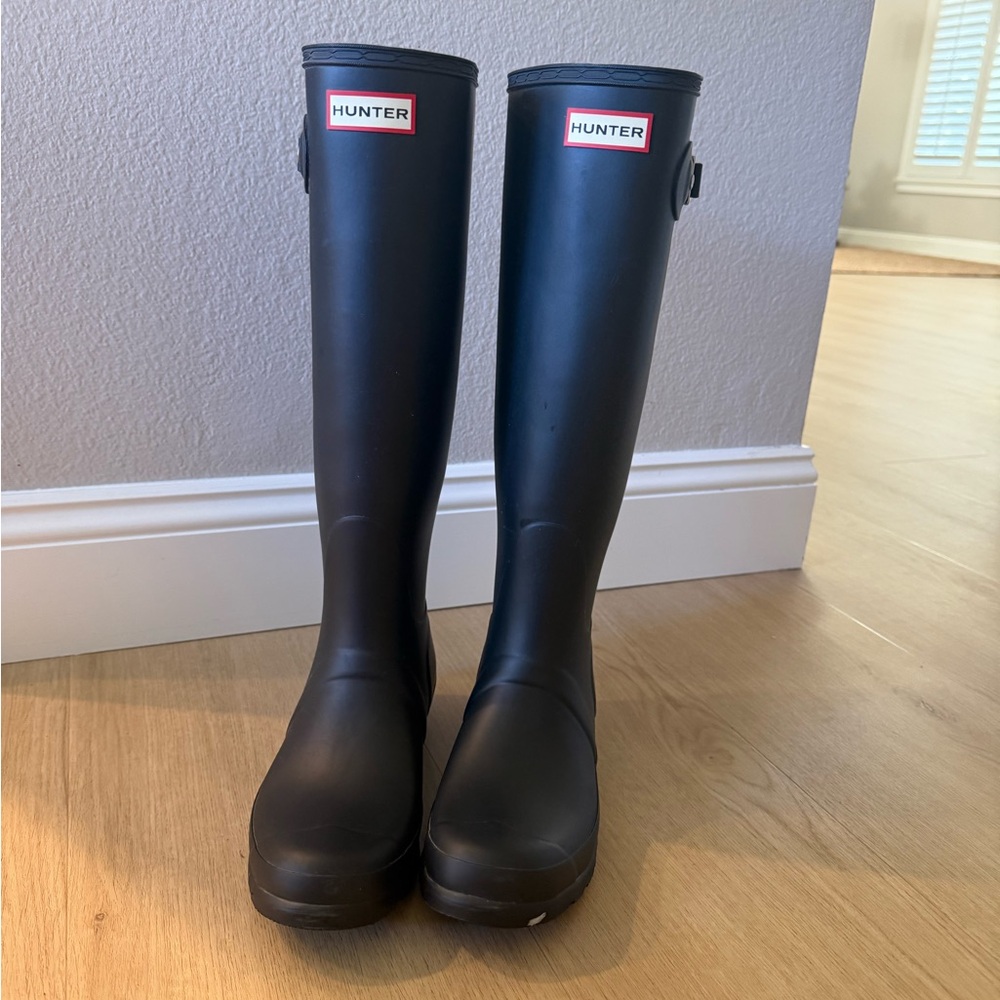 Hunter Original Tall Black Rain Boots, size 8
